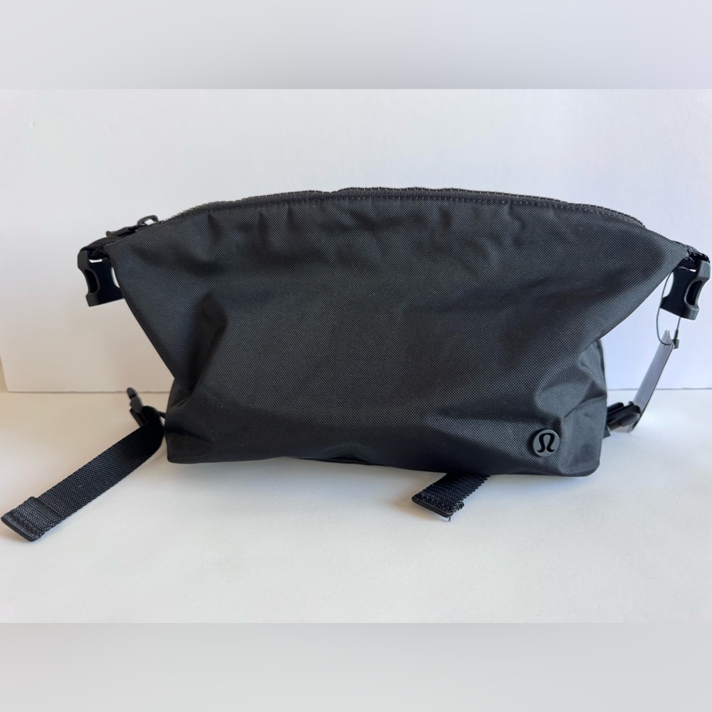 Lululemon Command The Day Kit *5L, Black (Fourth Release) - Picture 6 of 11